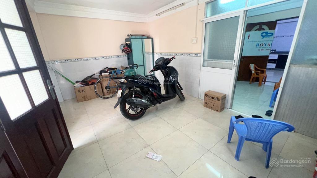 Bán nhà 3 mặt tiền hẻm 2 tầng (5x10) vũ huy tấn quận bình thạnh ngay quận 1 hxh thông. 7 tỷ tl