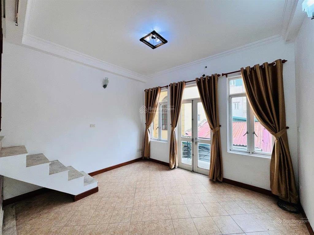Tầm 7 tỷ mà ô tô đỗ cửa, chỉ 1 nhà ra phố đại la cơ hội không nhiều! 25m2 x 4t, mt 4,3m. 7,2 tỷ