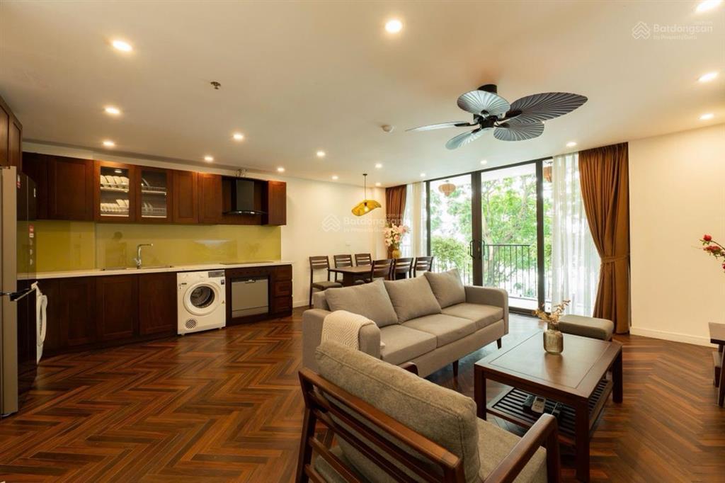 Bán tòa căn hộ mặt phố vũ miên tây hồ, view hồ tây, 150m2, 9 tầng, dòng tiền 9 tỷ/năm, giá 150 tỷ.