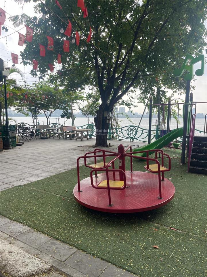 Bán tòa căn hộ mặt phố vũ miên tây hồ, view hồ tây, 150m2, 9 tầng, dòng tiền 9 tỷ/năm, giá 150 tỷ.