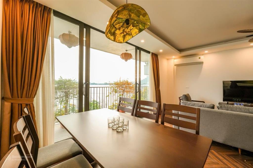 Bán tòa căn hộ mặt phố vũ miên tây hồ, view hồ tây, 150m2, 9 tầng, dòng tiền 9 tỷ/năm, giá 150 tỷ.
