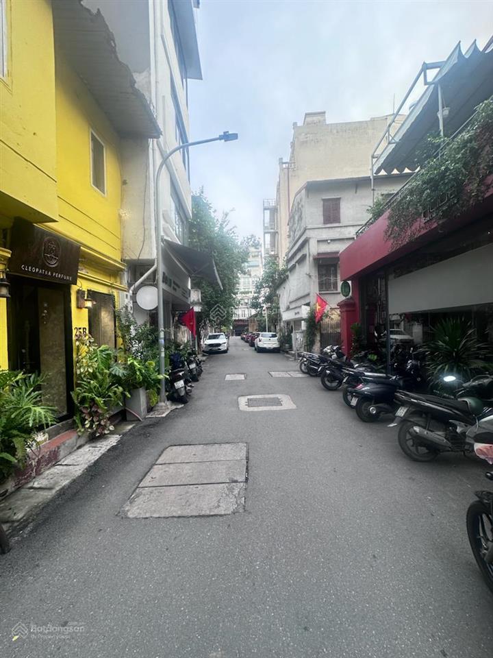 Hiếm  bán nhà mặt phố hạ hồi hoàn kiếm, 48m2, ô tô vào nhà, 2 mặt thoáng, kinh doanh, giá 27,5 tỷ
