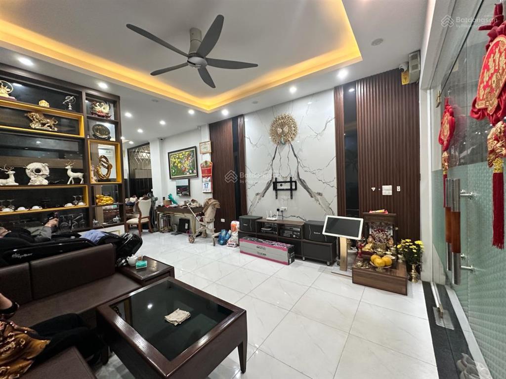 Bán nhà kim ngưu hai bà trưng 54m2, thang máy, lô góc, ô tô thông, mặt tiền 4,5m, 6 phòng ngủ15tỷ.