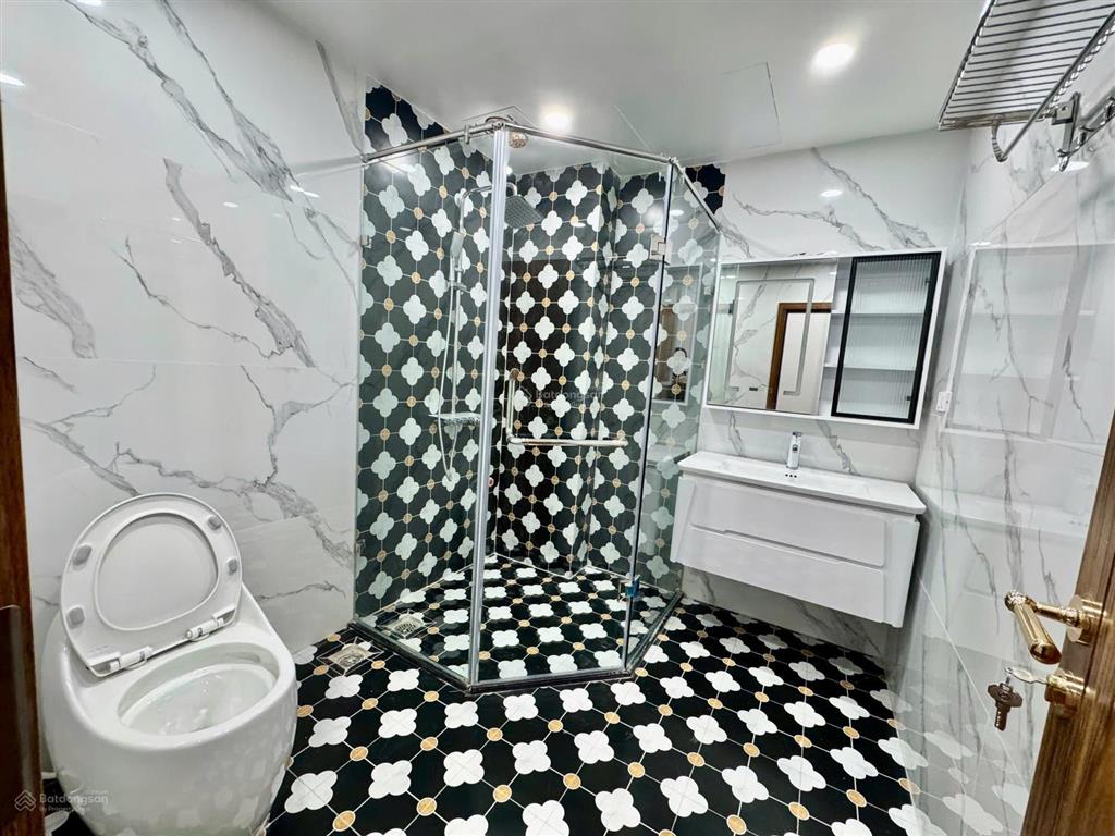 Mặt phố đại la 70m x 8 tầng  mt 4,6m  thang máy  2 mặt thoáng  nhà mới  kinh doanh. chủ cần tk