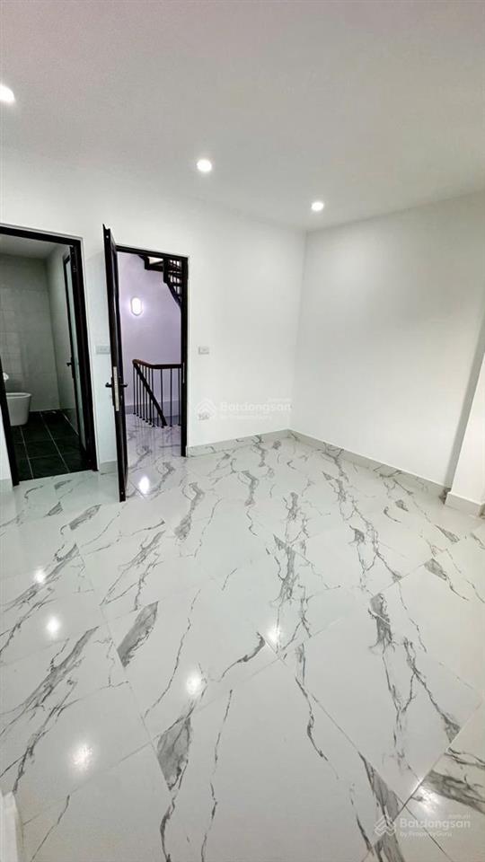 Hạ 1 tỷ! bán nhà vĩnh hưng 28m x 6 tầng, 5 ngủ, nhà mới, 50m ô tô tránh, chỉ 5,7 tỷ. sổ đỏ vuông.