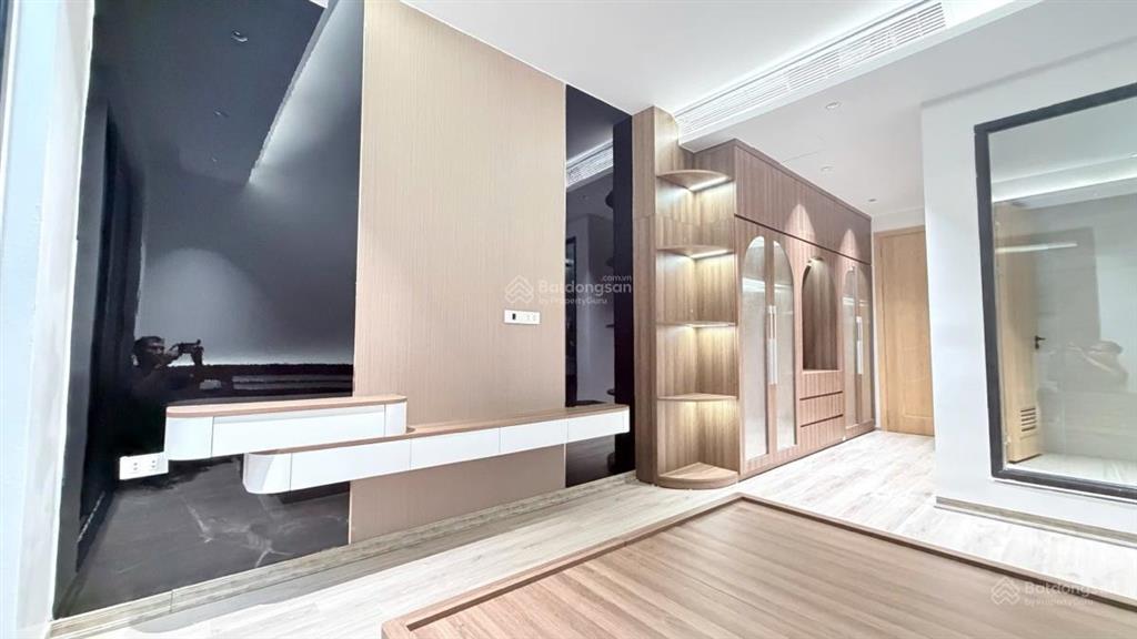 Bạch mai 39m 6 tầng thang máy full nội thất cách phố 20m 3 ngủ khép kín 12 tỷ. sổ đỏ đẹp.