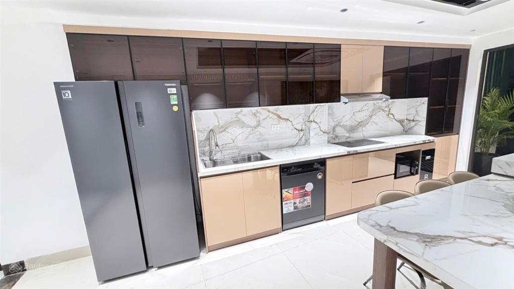 Bạch mai 39m 6 tầng thang máy full nội thất cách phố 20m 3 ngủ khép kín 12 tỷ. sổ đỏ đẹp.