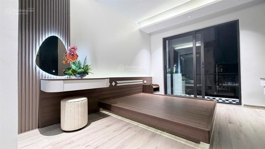 Bạch mai 39m 6 tầng thang máy full nội thất cách phố 20m 3 ngủ khép kín 12 tỷ. sổ đỏ đẹp.