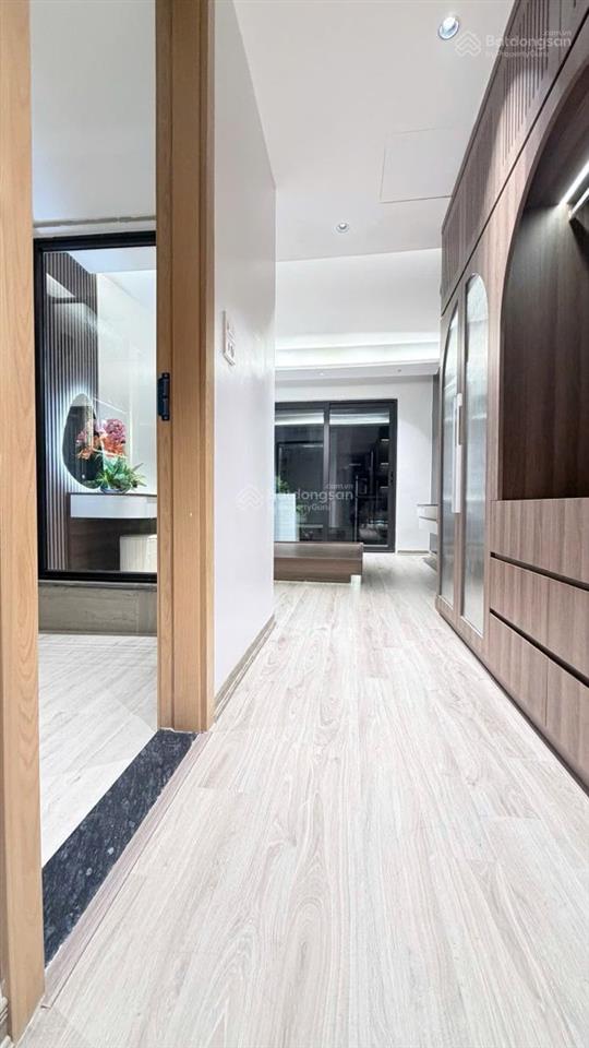 Bạch mai 39m 6 tầng thang máy full nội thất cách phố 20m 3 ngủ khép kín 12 tỷ. sổ đỏ đẹp.