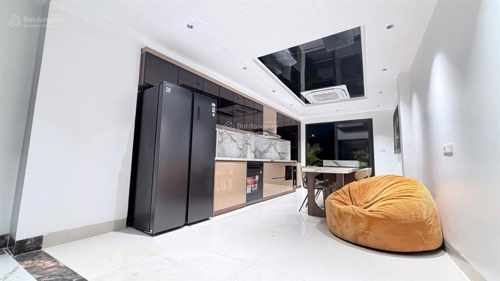 Bạch mai 39m 6 tầng thang máy full nội thất cách phố 20m 3 ngủ khép kín 12 tỷ. sổ đỏ đẹp.