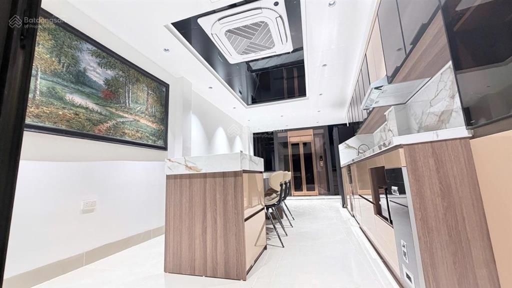 Bạch mai 39m 6 tầng thang máy full nội thất cách phố 20m 3 ngủ khép kín 12 tỷ. sổ đỏ đẹp.