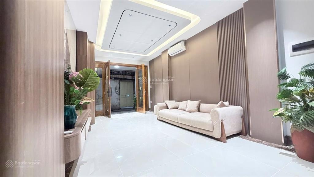 Bạch mai 39m 6 tầng thang máy full nội thất cách phố 20m 3 ngủ khép kín 12 tỷ. sổ đỏ đẹp.
