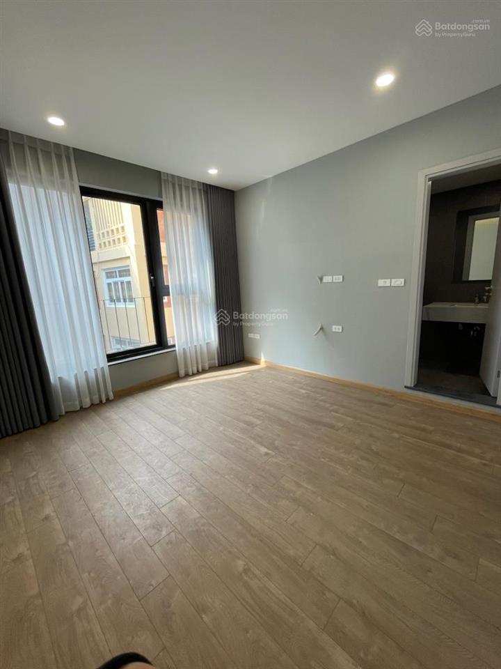 Nhà võng thị, tây hồ 50m 6 tầng, mt 5,4m, ô tô tránh, thang máy, gara 19 tỷ. chủ cần bán nhanh