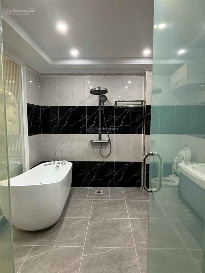 Bán nhà nguyễn văn linh, long biên 68m x 7t, mặt tiền 5m, thang máy, ô tô vào nhà. giá tốt khu vực