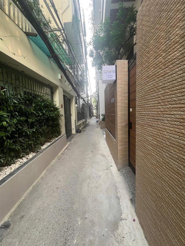 Nhà p. từ hoa tây hồ 65m 9 tầng thang máy gần hồ đang cho khách nước ngoài thuê. 30 tỷ.