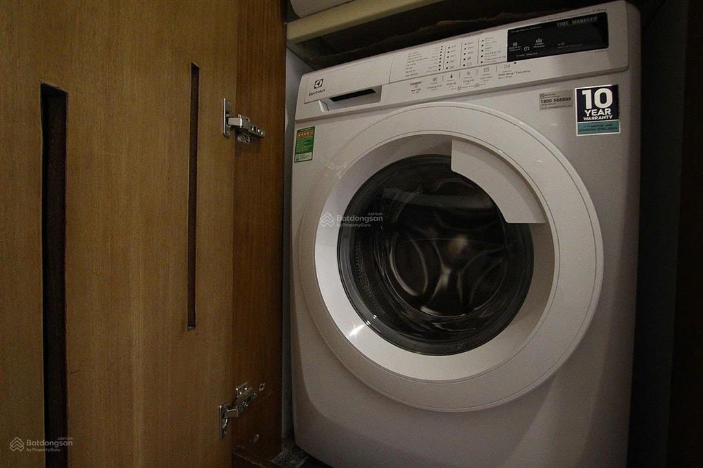 Nhà p. từ hoa tây hồ 65m 9 tầng thang máy gần hồ đang cho khách nước ngoài thuê. 30 tỷ.