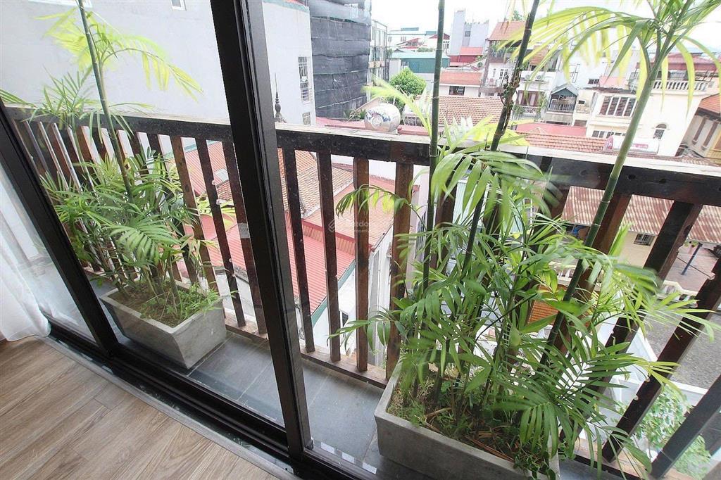 Nhà p. từ hoa tây hồ 65m 9 tầng thang máy gần hồ đang cho khách nước ngoài thuê. 30 tỷ.