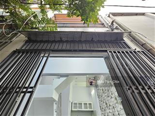 Nhà 3 tầng, sổ 2025, gần mặt đường xe hơi đỗ