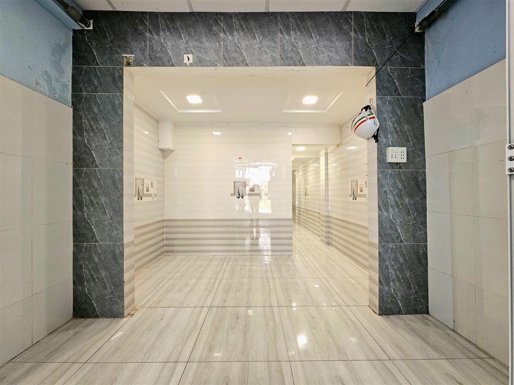 Cơ hội đầu tư, nhà 3m x 18m, đường 8m ô tô đậu đỗ trước nhà