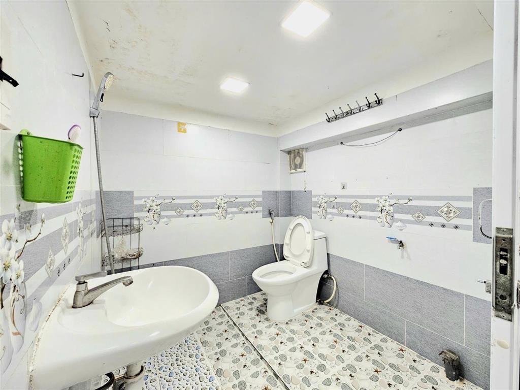 Cơ hội đầu tư, nhà 3m x 18m, đường 8m ô tô đậu đỗ trước nhà