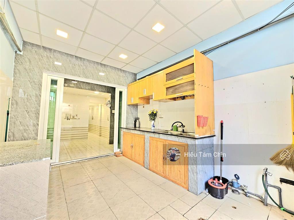 Cơ hội đầu tư, nhà 3m x 18m, đường 8m ô tô đậu đỗ trước nhà