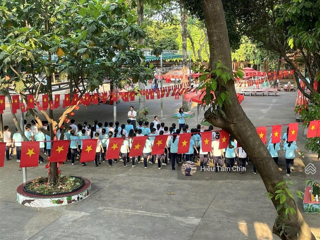 Nhà đẹp 7,2m x 7m x 3 tầng, ngay trường thcs linh trung, vị trí đẹp