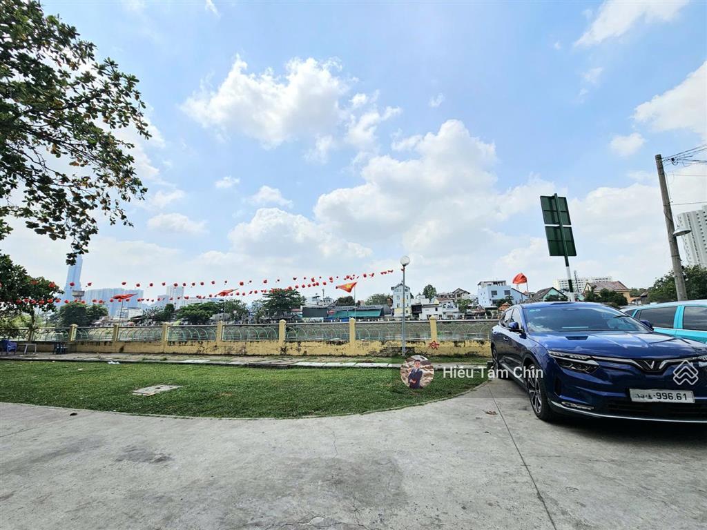 Cơ hội đầu tư, tầng trệt, 3m x 18m, vị trí rất đẹp, ô tô thông, bus metro ngay nhà