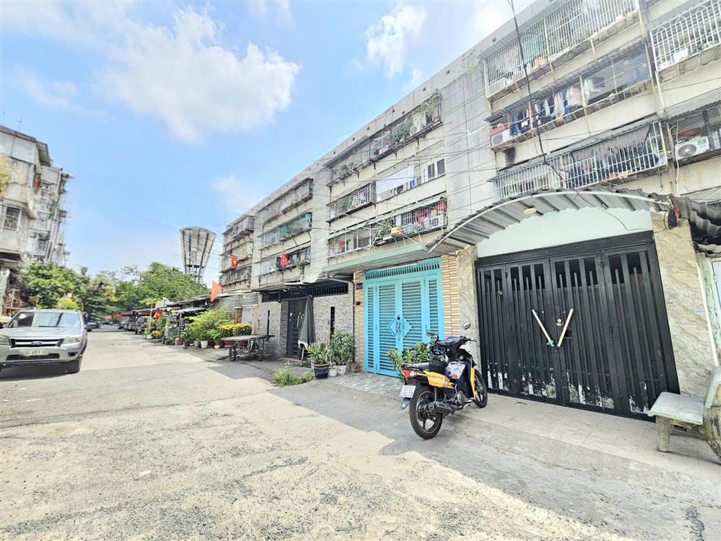 Cơ hội đầu tư, tầng trệt, 3m x 18m, vị trí rất đẹp, ô tô thông, bus metro ngay nhà