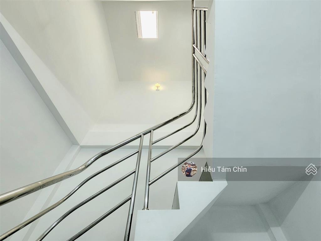 Ô tô đỗ cửa, 3.45m x 15m x 3 tầng, ngay bờ kè rạch xuyên tâm