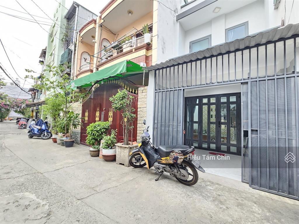 Ô tô đỗ cửa, 3.45m x 15m x 3 tầng, ngay bờ kè rạch xuyên tâm