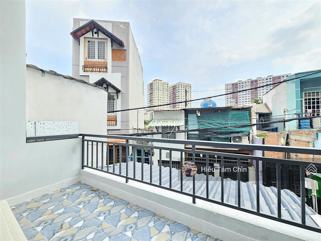 Vị trí đẹp, 3.45m x 15m x 3 tầng, chợ bà chiểu, cách bờ kè 30m