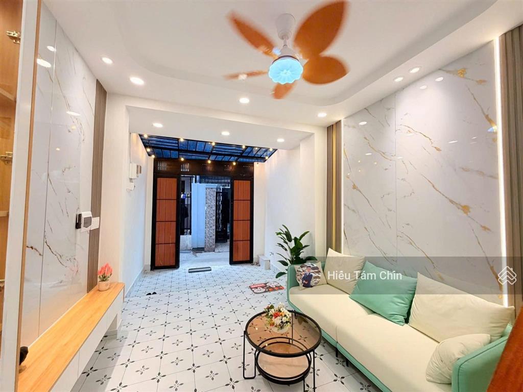 Siêu phẩm ô tô, emart phan văn trị, 43m2, 2 tầng, 3 phòng ngủ
