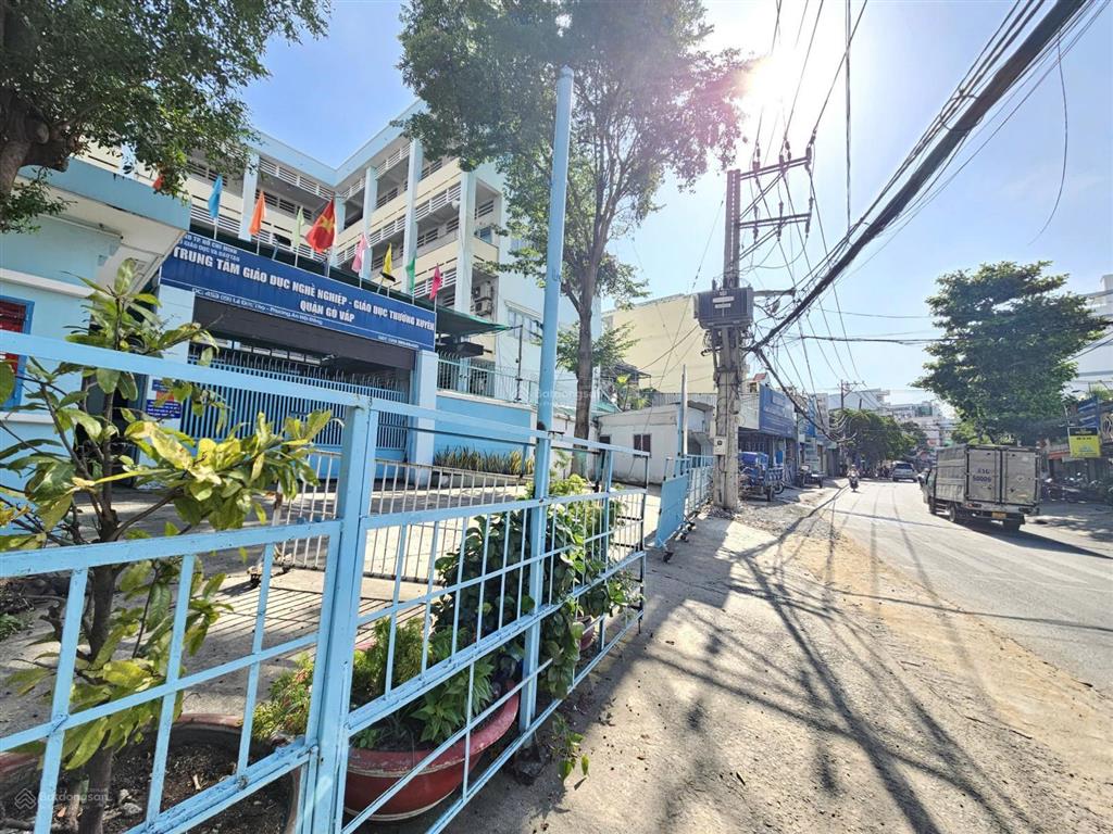 Cực hiếm, ô tô đỗ cửa, 64.6m2, nhà 2 tầng, 4 phòng, cực kỳ an ninh