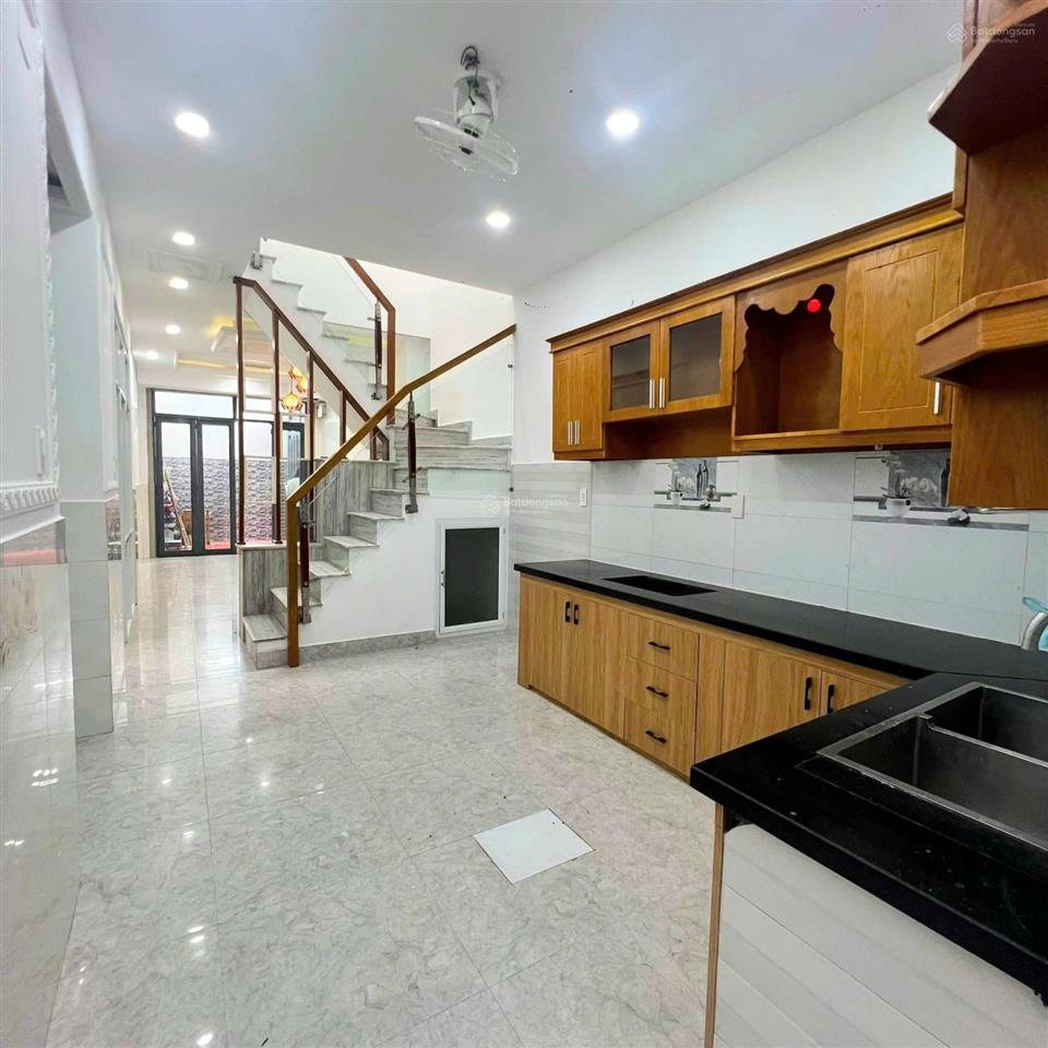 Cực hiếm, ô tô đỗ cửa, 64.6m2, nhà 2 tầng, 4 phòng, cực kỳ an ninh