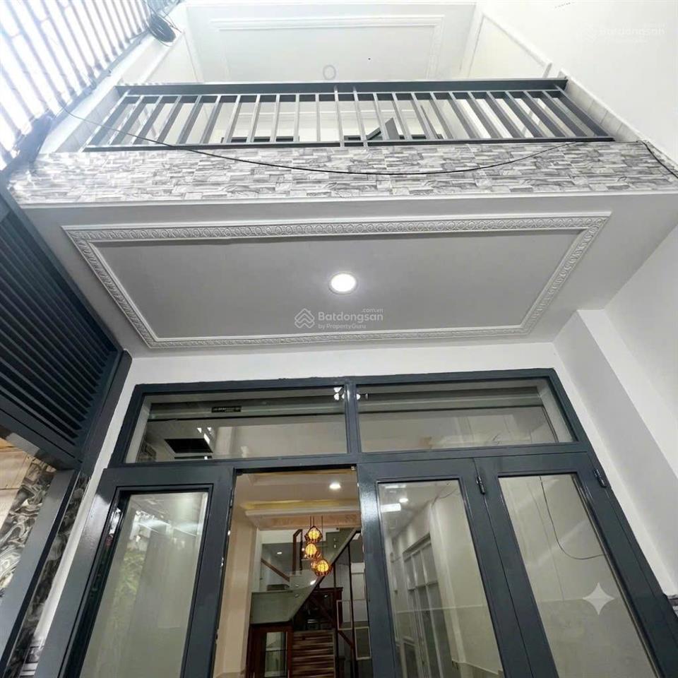 Cực hiếm, ô tô đỗ cửa, 64.6m2, nhà 2 tầng, 4 phòng, cực kỳ an ninh