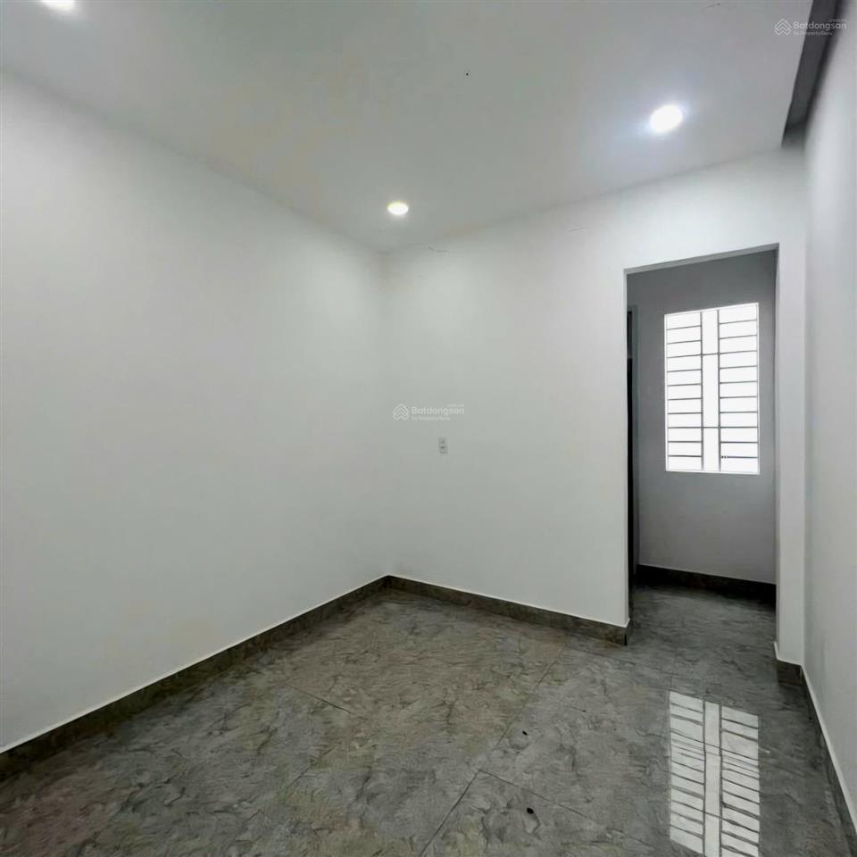 Cực hiếm, ô tô đỗ cửa, 64.6m2, nhà 2 tầng, 4 phòng, cực kỳ an ninh