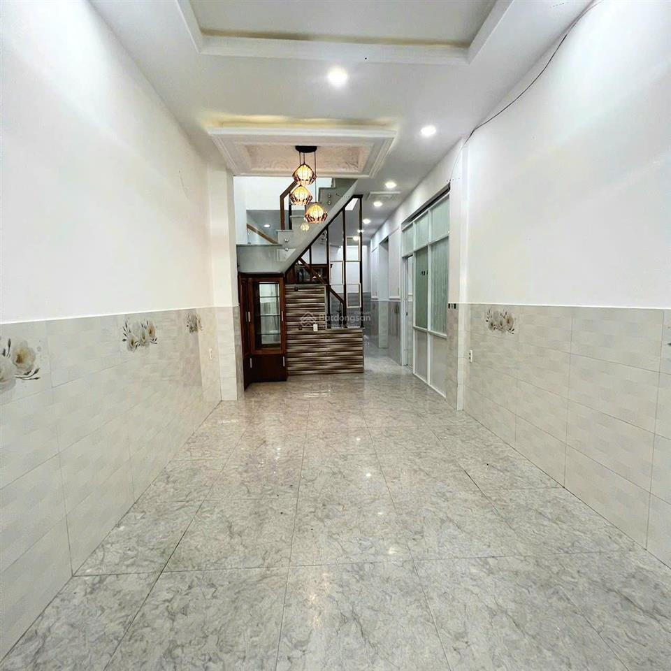 Cực hiếm, ô tô đỗ cửa, 64.6m2, nhà 2 tầng, 4 phòng, cực kỳ an ninh
