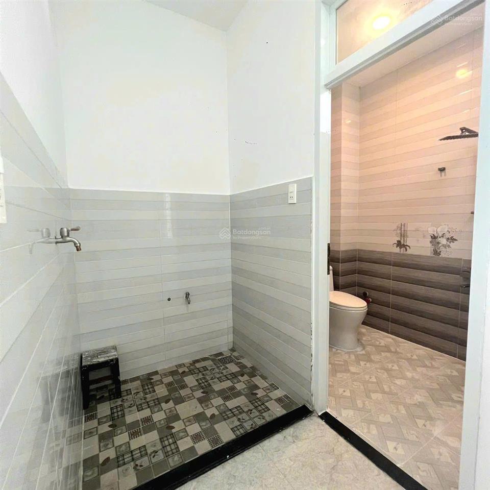 Cực hiếm, ô tô đỗ cửa, 64.6m2, nhà 2 tầng, 4 phòng, cực kỳ an ninh