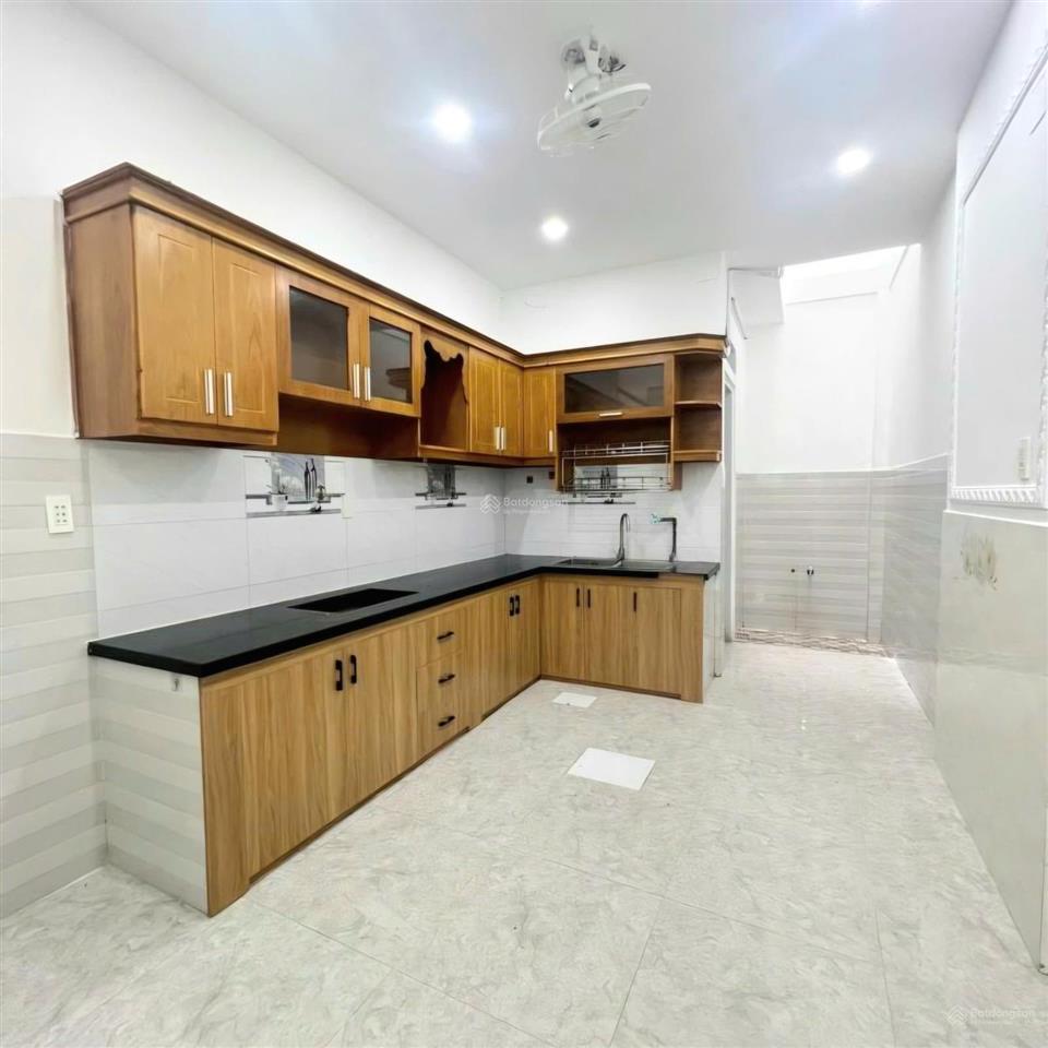 Cực hiếm, ô tô đỗ cửa, 64.6m2, nhà 2 tầng, 4 phòng, cực kỳ an ninh