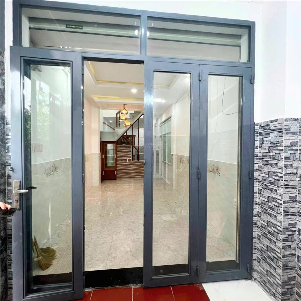 Cực hiếm, ô tô đỗ cửa, 64.6m2, nhà 2 tầng, 4 phòng, cực kỳ an ninh