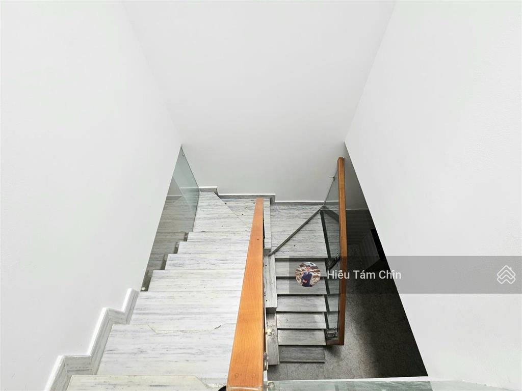Nhà to giá tốt, ô tô đỗ, 64.6m2, trệt lầu, 5 phòng rộng thoáng