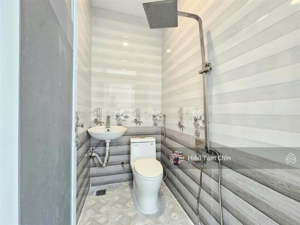 Nhà to giá tốt, ô tô đỗ, 64.6m2, trệt lầu, 5 phòng rộng thoáng