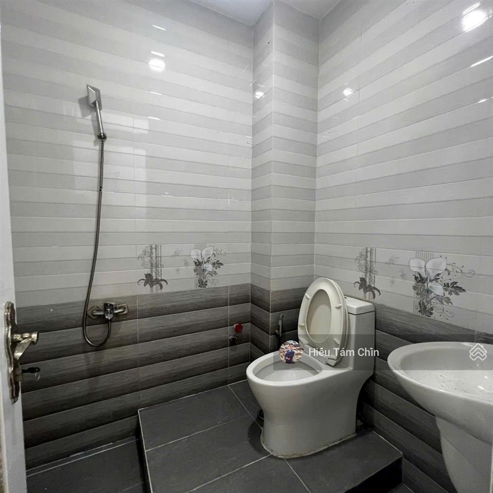 Nhà to giá tốt, ô tô đỗ, 64.6m2, trệt lầu, 5 phòng rộng thoáng