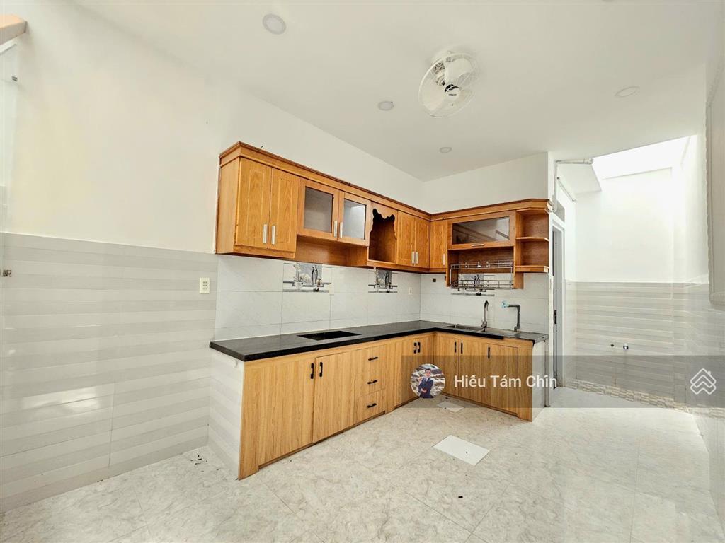 Nhà to giá tốt, ô tô đỗ, 64.6m2, trệt lầu, 5 phòng rộng thoáng