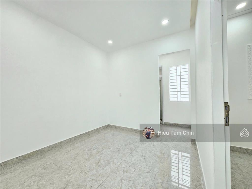 Nhà to giá tốt, ô tô đỗ, 64.6m2, trệt lầu, 5 phòng rộng thoáng