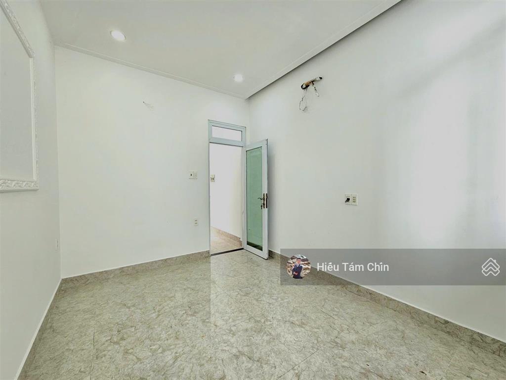 Nhà to giá tốt, ô tô đỗ, 64.6m2, trệt lầu, 5 phòng rộng thoáng