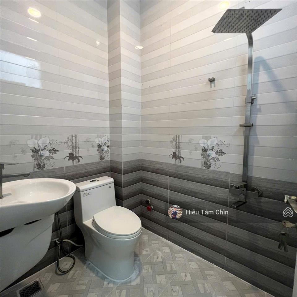 Nhà to giá tốt, ô tô đỗ, 64.6m2, trệt lầu, 5 phòng rộng thoáng