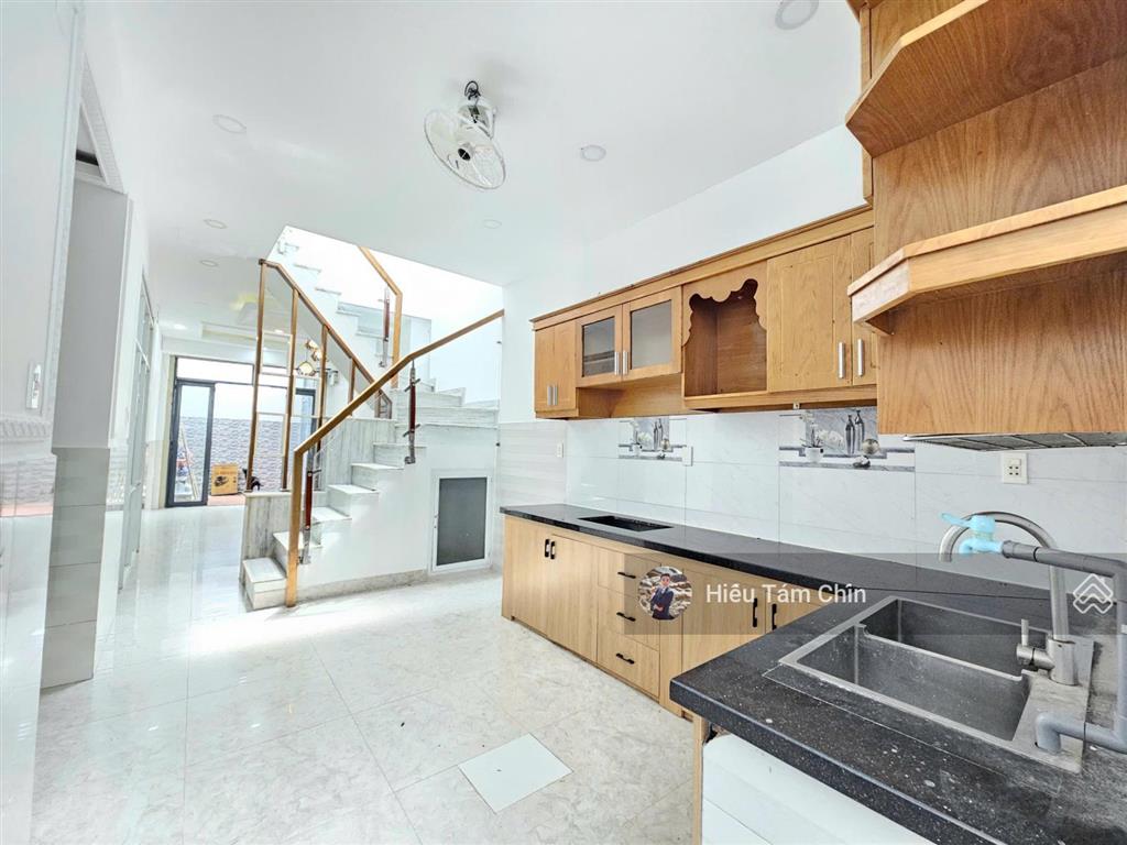 Nhà to giá tốt, ô tô đỗ, 64.6m2, trệt lầu, 5 phòng rộng thoáng