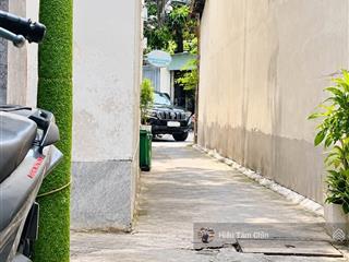 Siêu hiếm, 36m2, nhà 3 tầng, 2pn, sân thượng rộng