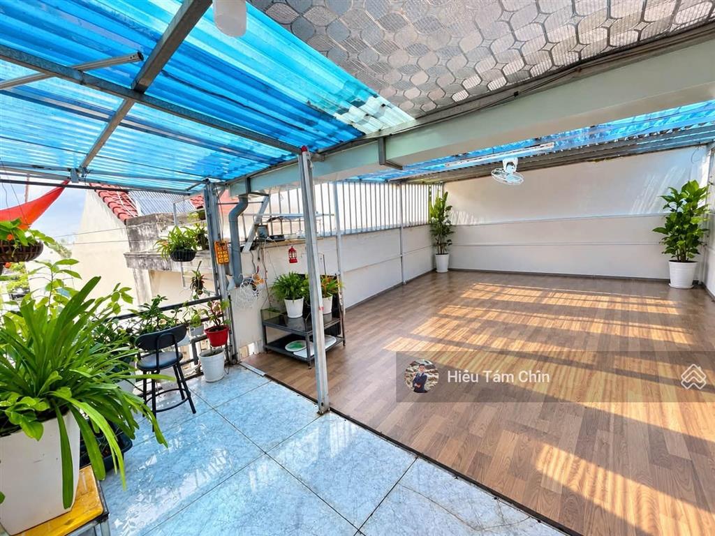 Siêu hiếm, 36m2, nhà 3 tầng, 2pn, sân thượng rộng
